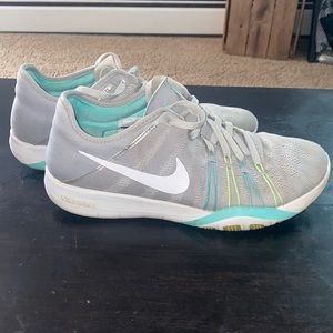 Gray Nike free run women’s sneakers